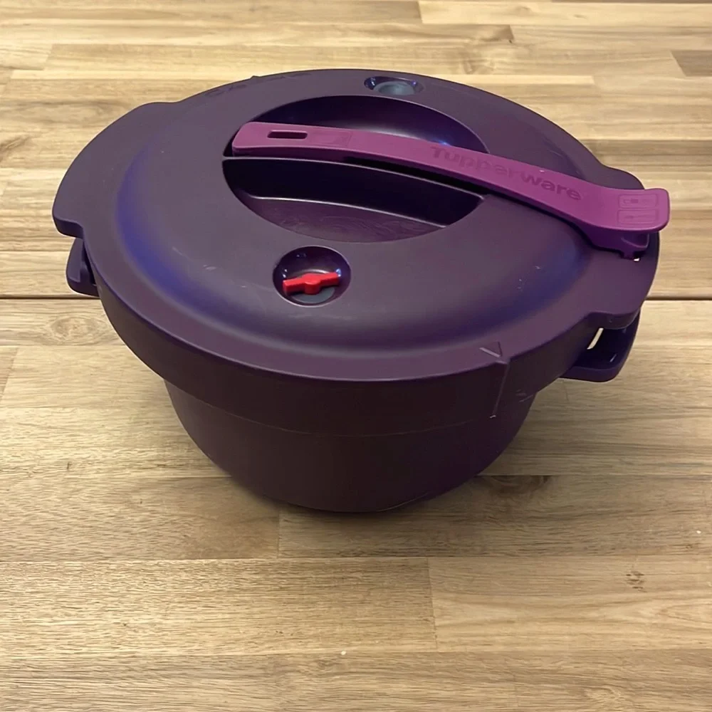 TUPPERWARE Pressure cooker